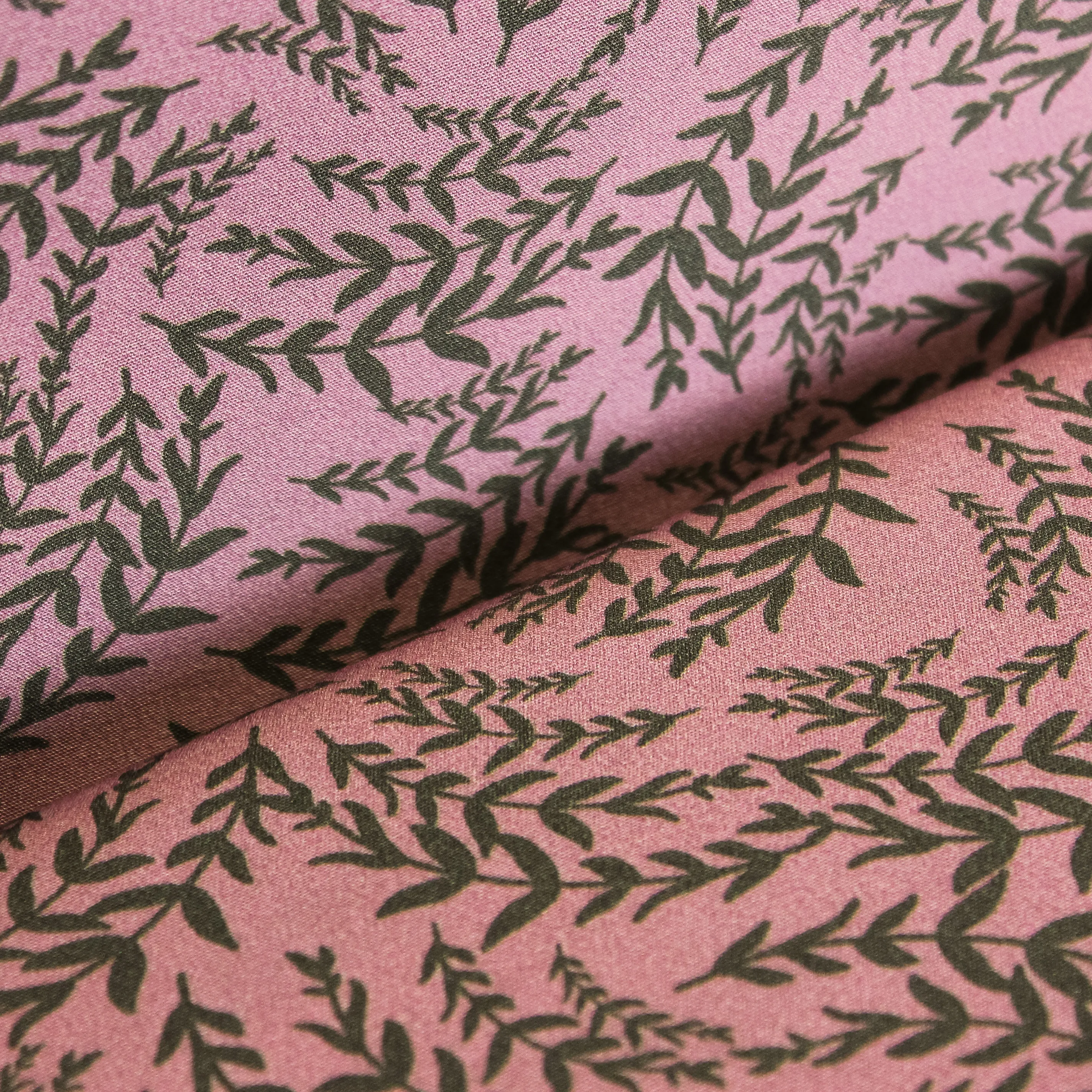 Viscose roze met groene blaadjes